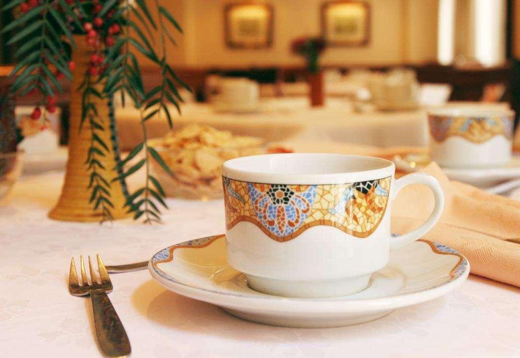 Gaudi Hotel Барселона Ресторан фото